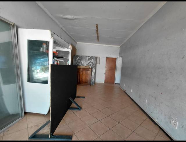 240M² BUILDING FOR SALE IN JEFFREYS BAY CENTRAL
